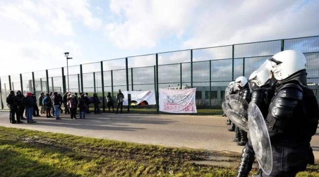 Belçika polisi, göçmen politikasına tepkili