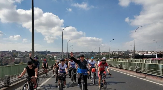Belediye başkanı bisikletle 3 saatte 50 kilometre yol yaptı