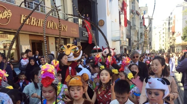 Beyoğlu’nda minikler 23 Nisan’ı Çinli yaşıtlarıyla kutladı