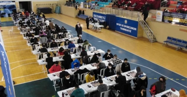 Binden fazla sporcunun katıldığı satranç turnuvası Sultanbeyli’de başladı