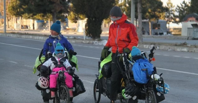 Bisikletleriyle dünya turuna çıkan iki çocuklu Fransız çift Beyşehir’de