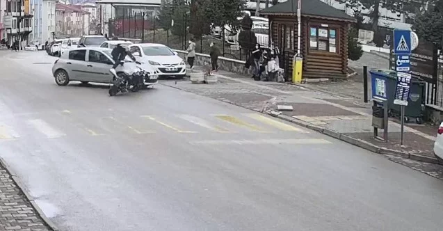 Bolu’da motosikletin otomobile çarpma anı güvenlik kamerasında