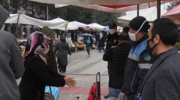Bolu’da, pazar girişi yerlerine kontrol noktası kuruldu
