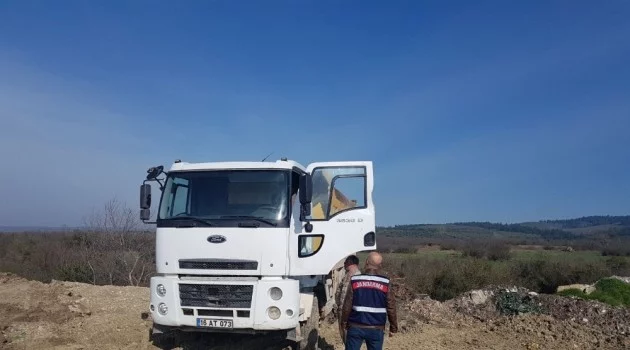 Bursa'da boş araziye moloz döken sürücü suçüstü yakalandı