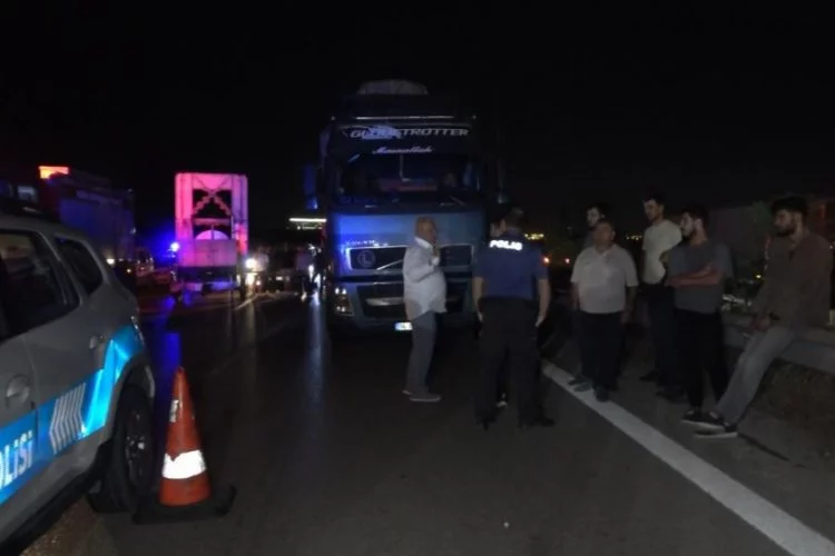 Bursa'da dinamit yüklü kamyon devrildi: Trafik saatlerce kilitlendi