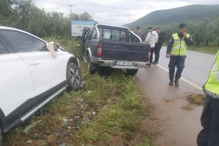 Bursa'da düğün konvoyunda kaza: 3 yaralı