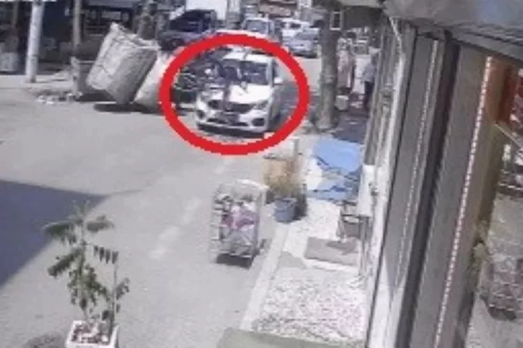 Bursa'da facianın eşiğinden döndü, otomobilin çarpmasıyla savruldu