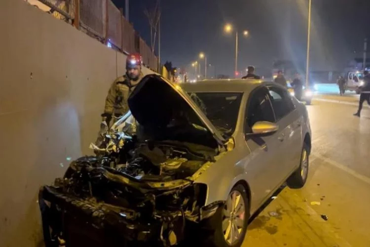 Bursa'da feci kaza: Kamyonete çarpıp savruldu