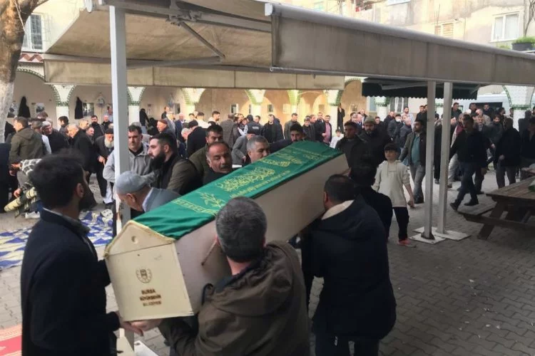 Bursa'da katledilen aile gözyaşlarıyla toprağa verildi