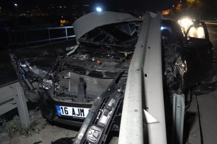Bursa'da kaza sonrası otomobili bırakıp kaçtı