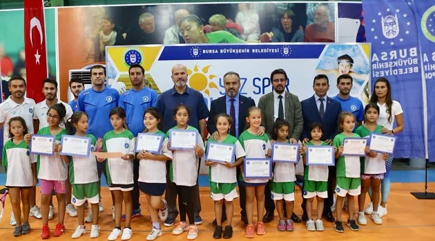 Bursa'da küçük sporcuların sertifika heyecanı