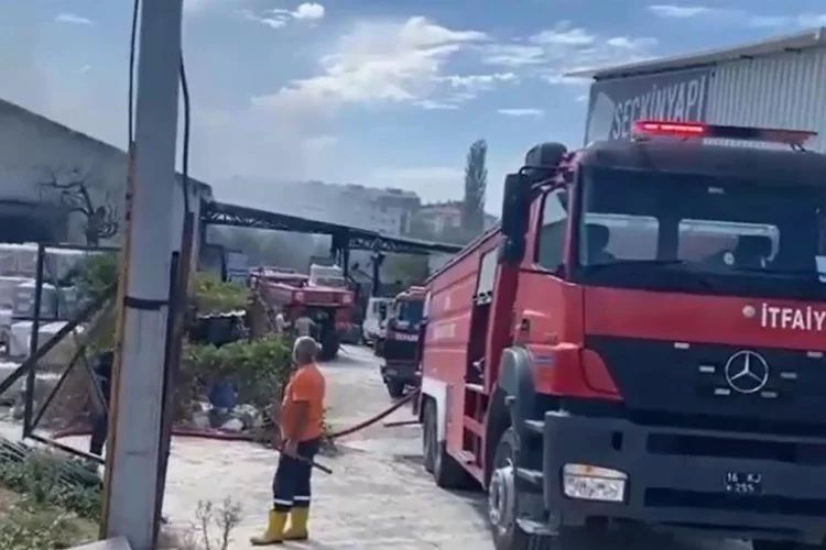 Bursa'da malzeme deposunda yangın