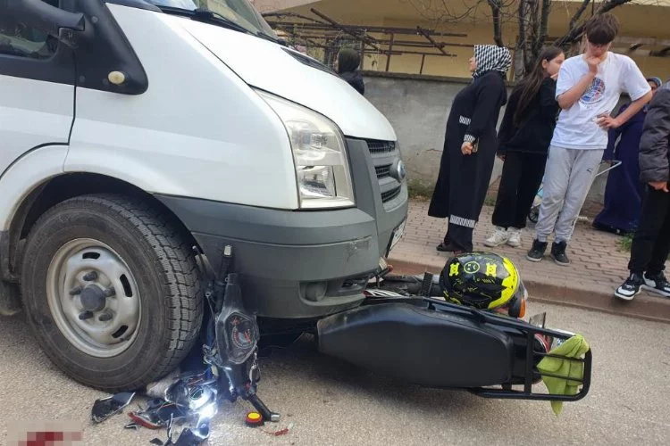 Bursa'da polisten kaçarken kaza yaptı: 2 yaralı