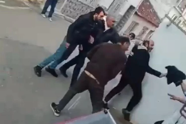 Bursa'da sopalarla öldüresiye dövdüler