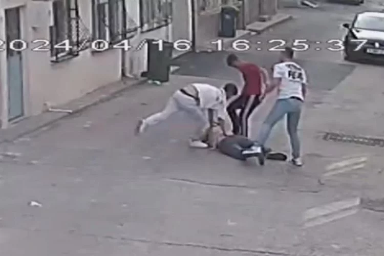 Bursa'da tartıştıkları kişiyi öldüresiye dövdüler