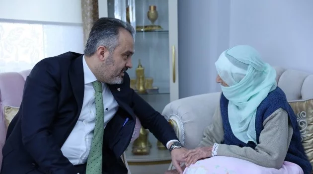 Alinur Aktaş'tan 107 yaşındaki Zahide Nine'ye ziyaret