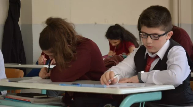 Bursa'da bu okulda sınavlar onlarsız yapılıyor