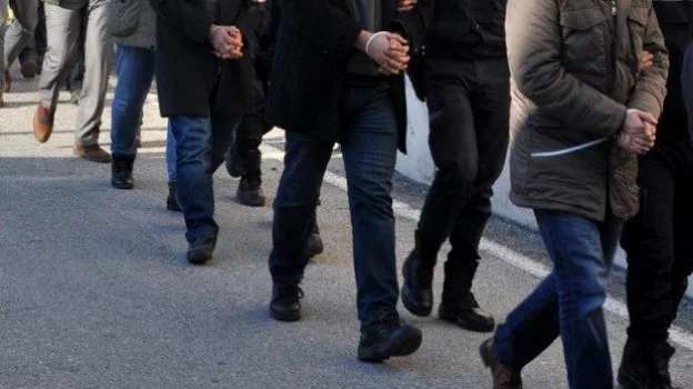 Bursa'da eş zamanlı FETÖ operasyonu! 8 asker, 2 polis gözaltına alındı