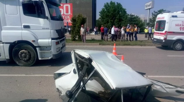 Bursa'da feci kaza! Ortadan ikiye bölündü