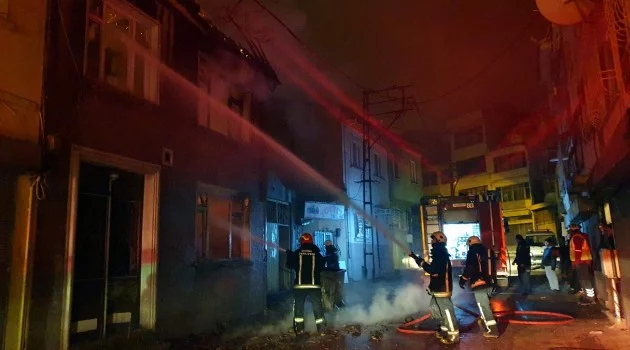 Bursa'da metruk binada çıkan yangın mahalleliyi sokağa döktü