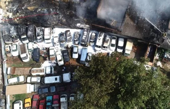 Bursa'da otoparkta büyük yangın: 24 araç kullanılamaz hale geldi