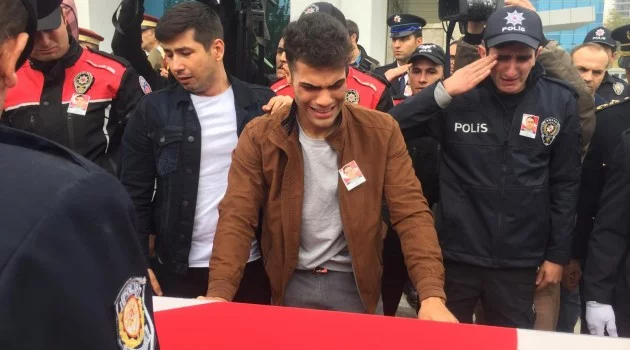 Bursa'da şehit polise silah arkadaşlarından yürek burkan veda