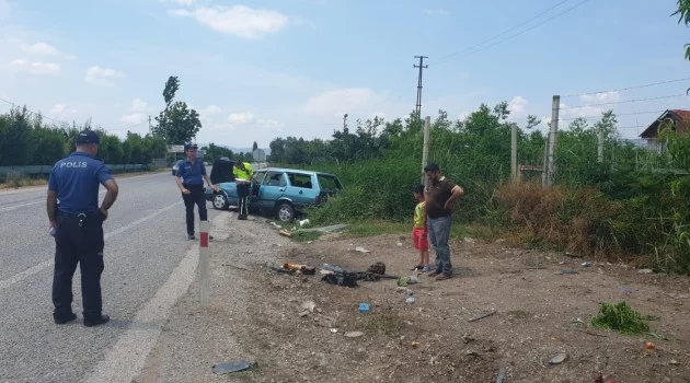 Bursa'da takla atan araçtan biri çocuk üç kişi sağ çıktı