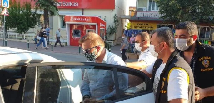 Bursa'da yerel gazete sahibi rüşvet alırken suçüstü yakalandı