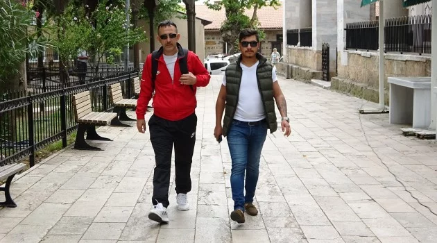 Bursa'dan yürüyerek Ayasofya'ya gidiyorlar