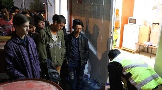 Bursa hayalleri Sivas’ta son buldu... 17 kaçak göçmen yakalandı