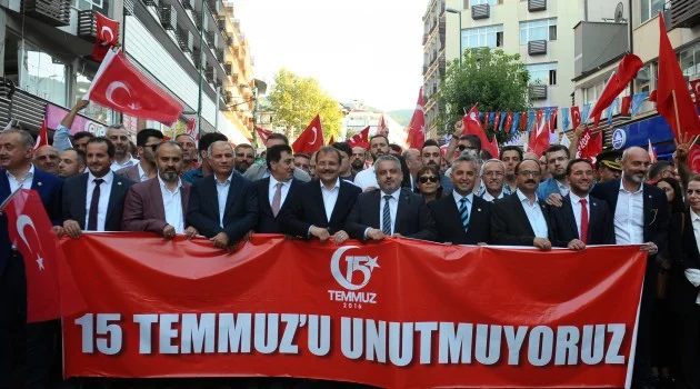 Bursa’da binler bayrak yürüyüşünde buluştu