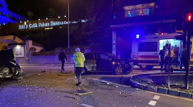 Bursa’da iki araç çarpıştı: 3 yaralı
