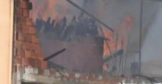 Bursa'da korkutan çatı yangını