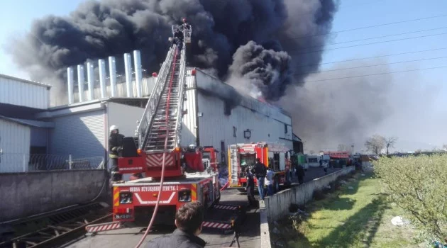 Bursa’da korkutan fabrika yangını