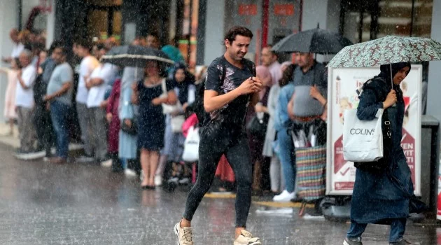 Bursa’da sağanak yağış zor anlar yaşattı
