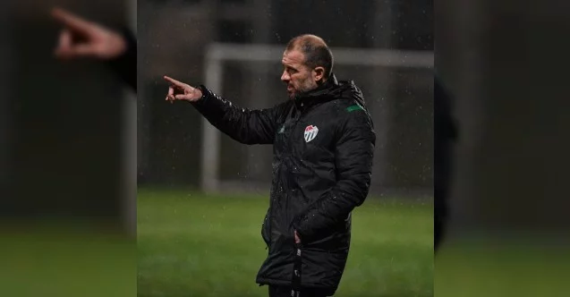Bursaspor, Antalyaspor maçı hazırlıklarını yağmur altında sürdürdü