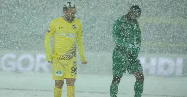 Bursaspor-Eyüpspor maçına kar engeli