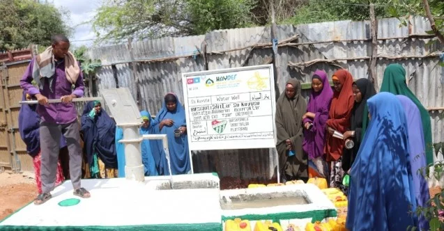 Bursasporlu taraftarlar şehitler için Somali’de iki su kuyusu açtırdı