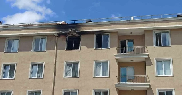 Büyükçekmece’de 5 katlı binada çıkan yangın paniğe neden oldu