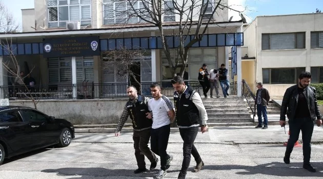 Bursa'da çarşaflı kuyumcu soyguncuları yakalandı