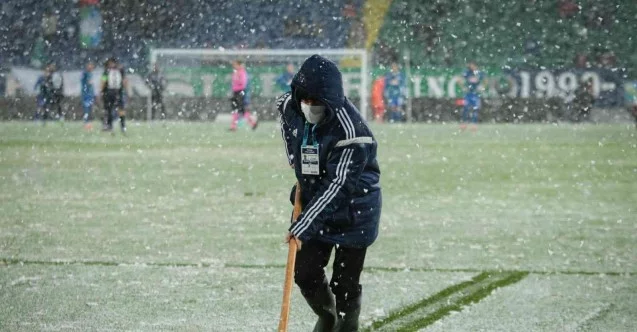 Çaykur Rizespor - Antalyaspor yoğun kar nedeniyle ertelendi