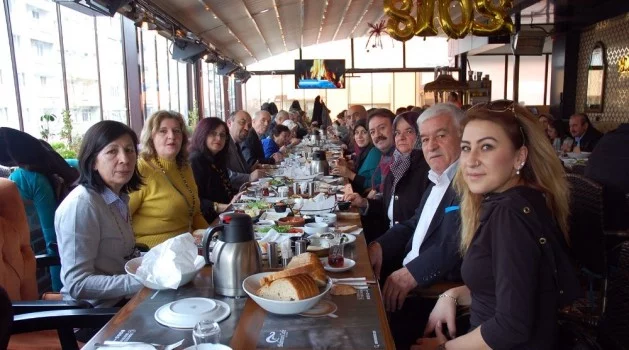 CHP Isparta il ve ilçe yönetimleri kahvaltıda buluştu
