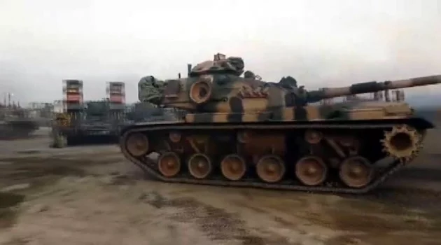 Çok sayıda tank ve fırtına obüs topları Suriye sınırına ulaştı