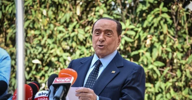 Covid-19 tedavisi gören Berlusconi hastaneden taburcu oldu