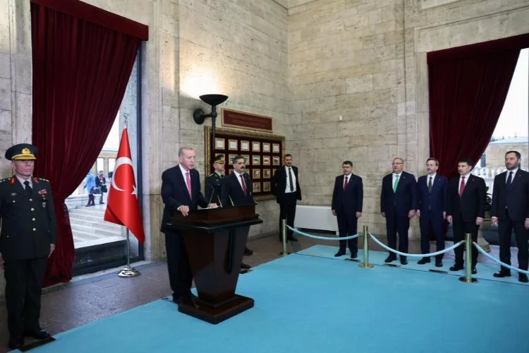 Cumhurbaşkanı Erdoğan, yemin töreninin ardından Anıtkabir'i ziyaret etti