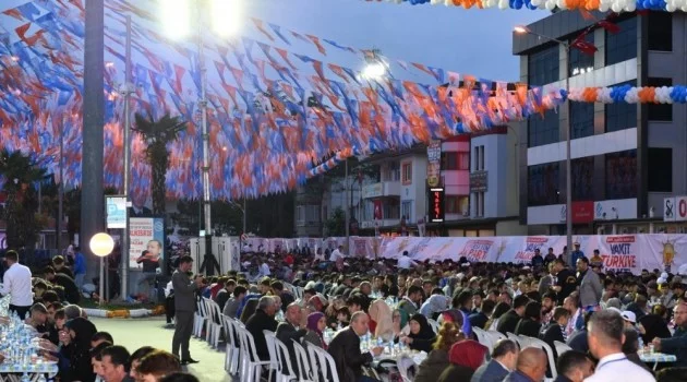 Cumhurbaşkanı Erdoğan, Balıkesir’de binlerce kişiyle iftar yaptı