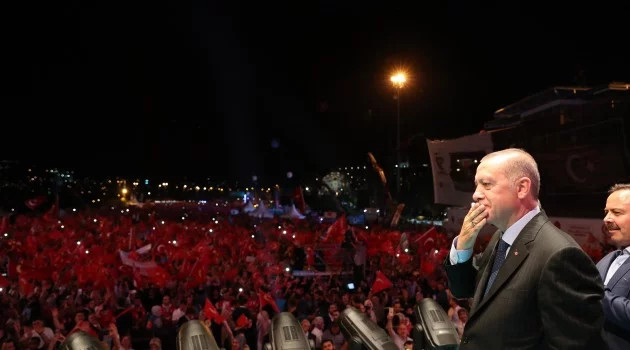 Cumhurbaşkanı Erdoğan'ı milyonlar karşıladı
