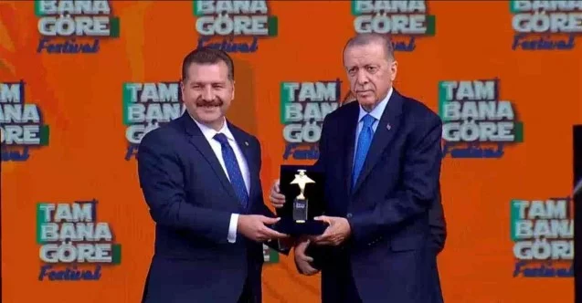 Cumhurbaşkanı Erdoğan’dan Yücel Yılmaz’a "Genç Belediye" ödülü