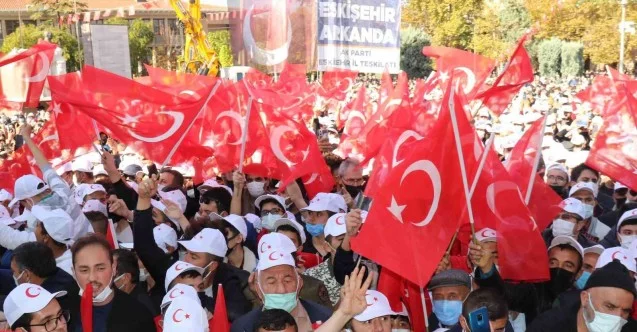 Cumhurbaşkanı Erdoğan’ı görmek için binler alanı doldurdu