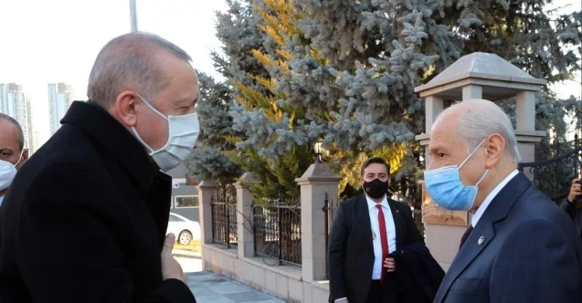 Cumhurbaşkanı Recep Tayyip Erdoğan, MHP Genel Başkanı Sayın Devlet Bahçeli’yi evinde ziyaret etti. Cumhurbaşkanı Erdoğan, Bahçeli görüşmesi başladı.